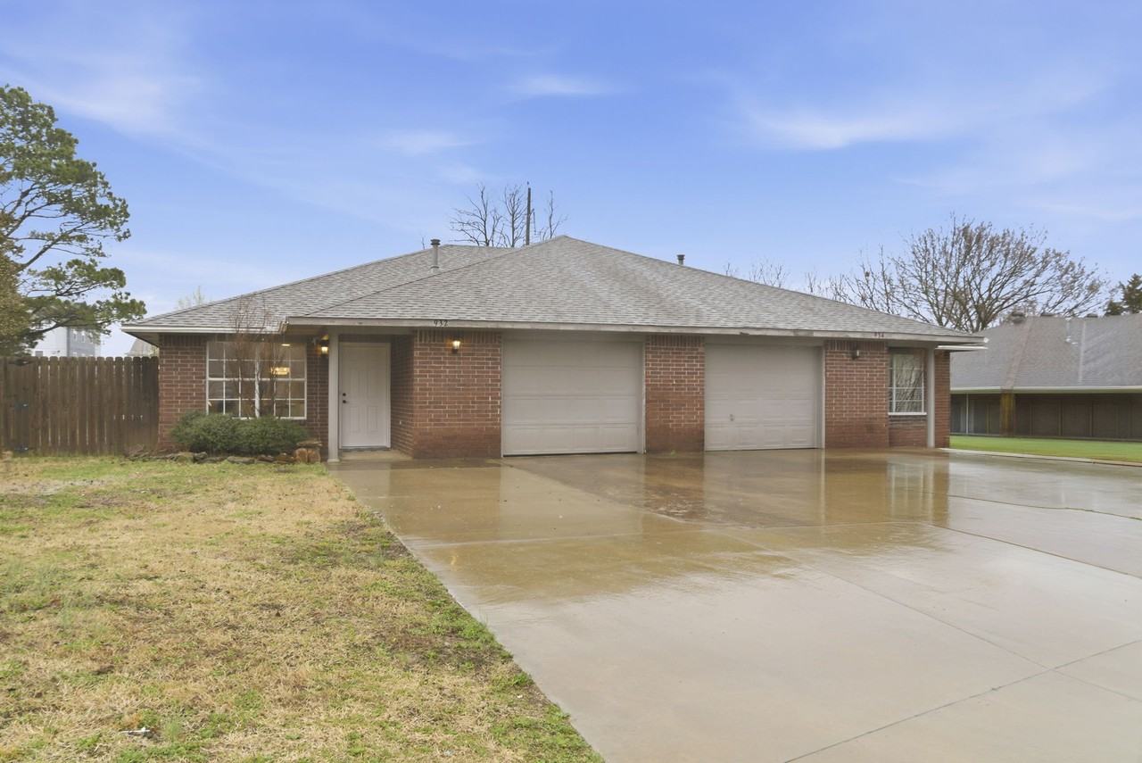 932 S Curtis Ave #NA - Photo 2 of 22