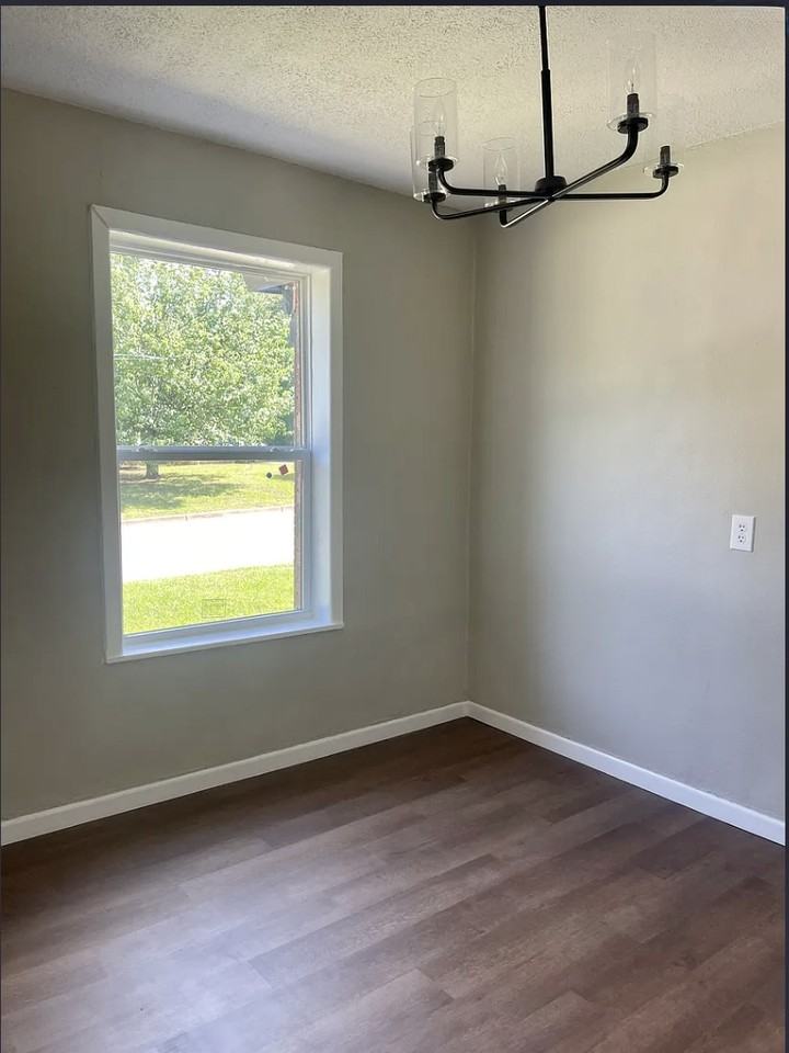 1523 N Englewood Ave #NA - Photo 5 of 7