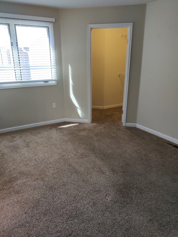 1320 S Monaco Street Pkwy #2 - Photo 4 of 12