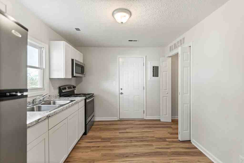 152 Hamilton Cir #152 - Photo 2 of 13