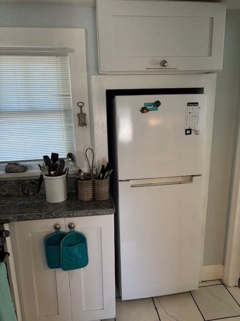 724 Grove St N #2 - Photo 5 of 16