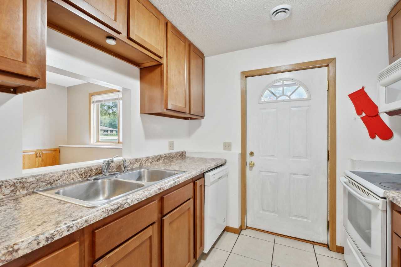 9002 Lexington Ave N #9002 - Photo 7 of 19