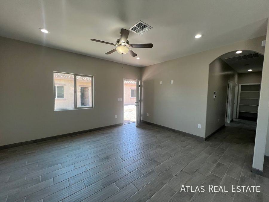 808 E 35th St #1 - Photo 3 of 24