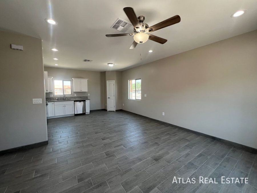 808 E 35th St #1 - Photo 4 of 24