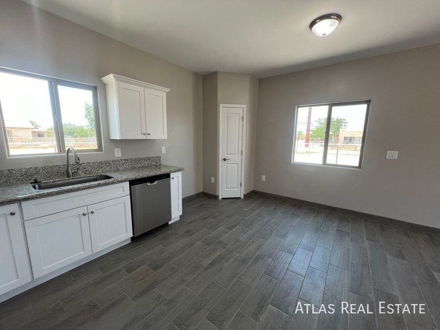 808 E 35th St #1 - Photo 5 of 24