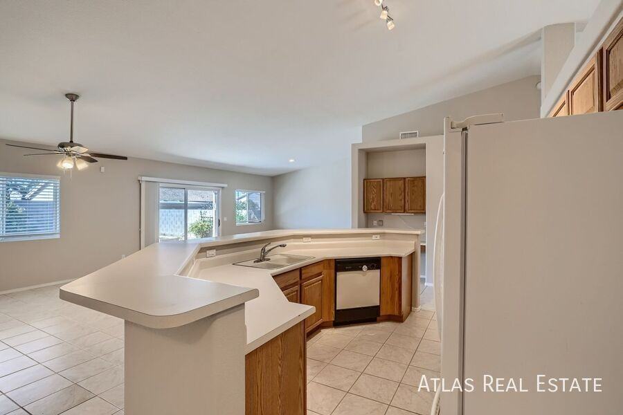 8622 E Bullrider Pl - Photo 6 of 27