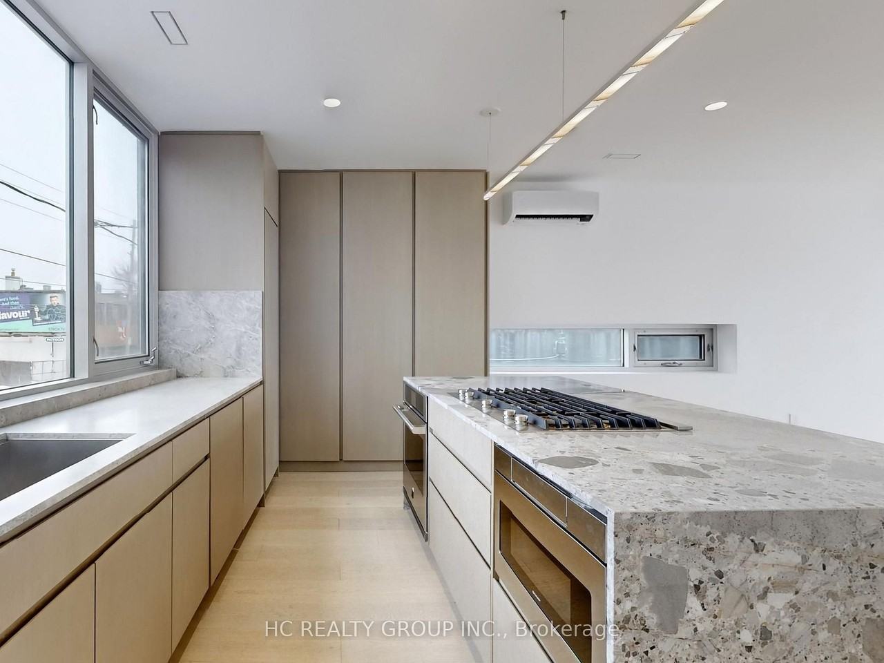 899 Dundas Street West - Photo 4 of 20