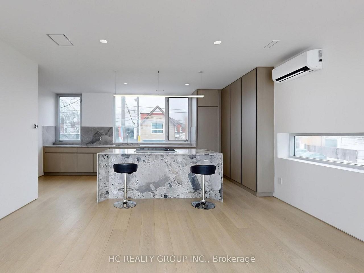 899 Dundas Street West - Photo 6 of 20