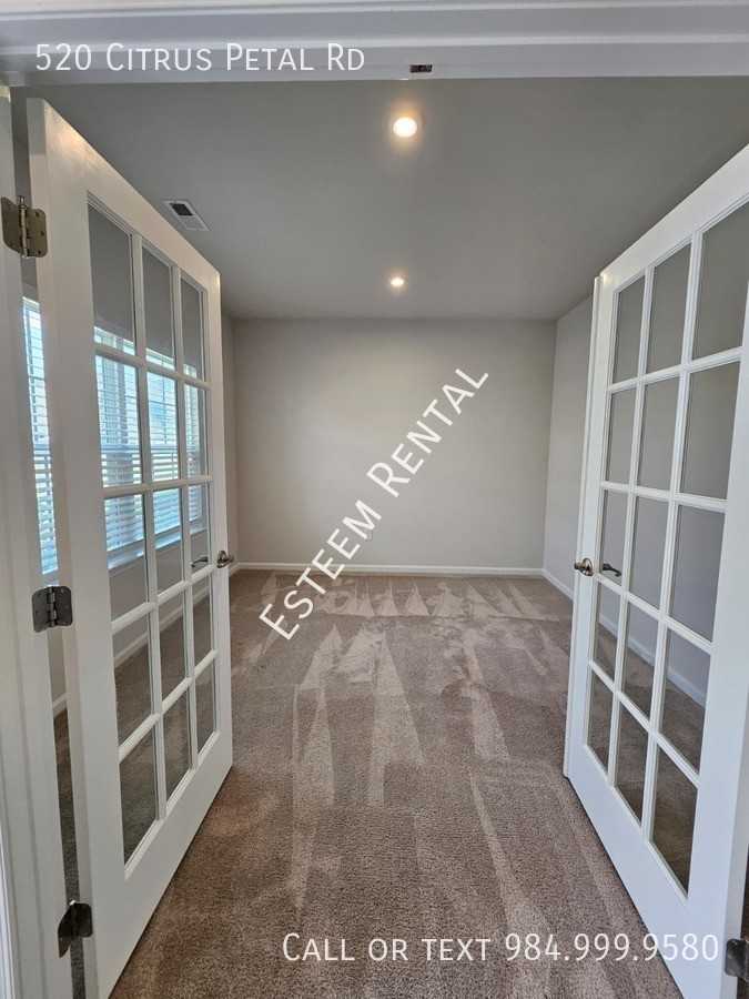 520 Citrus Petal Rd - Photo 3 of 26