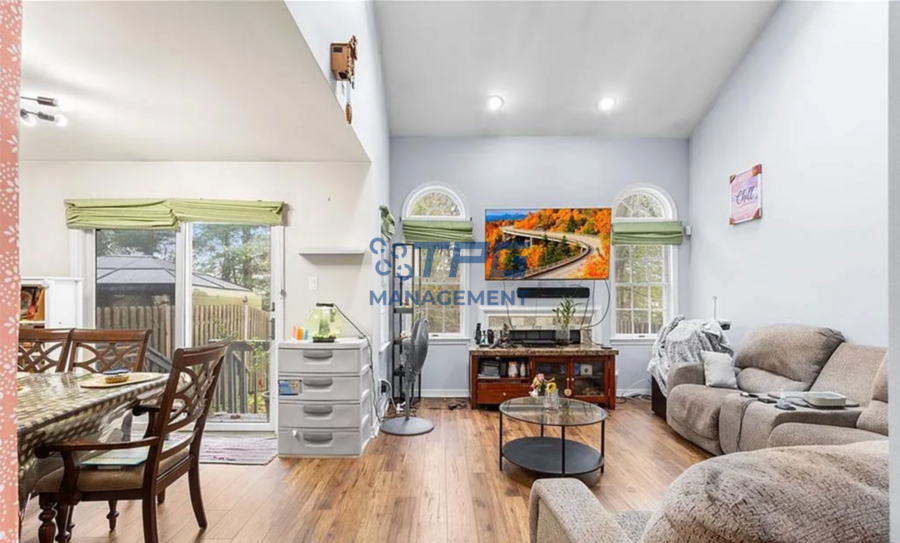 43 Dorchester Dr - Photo 7 of 28