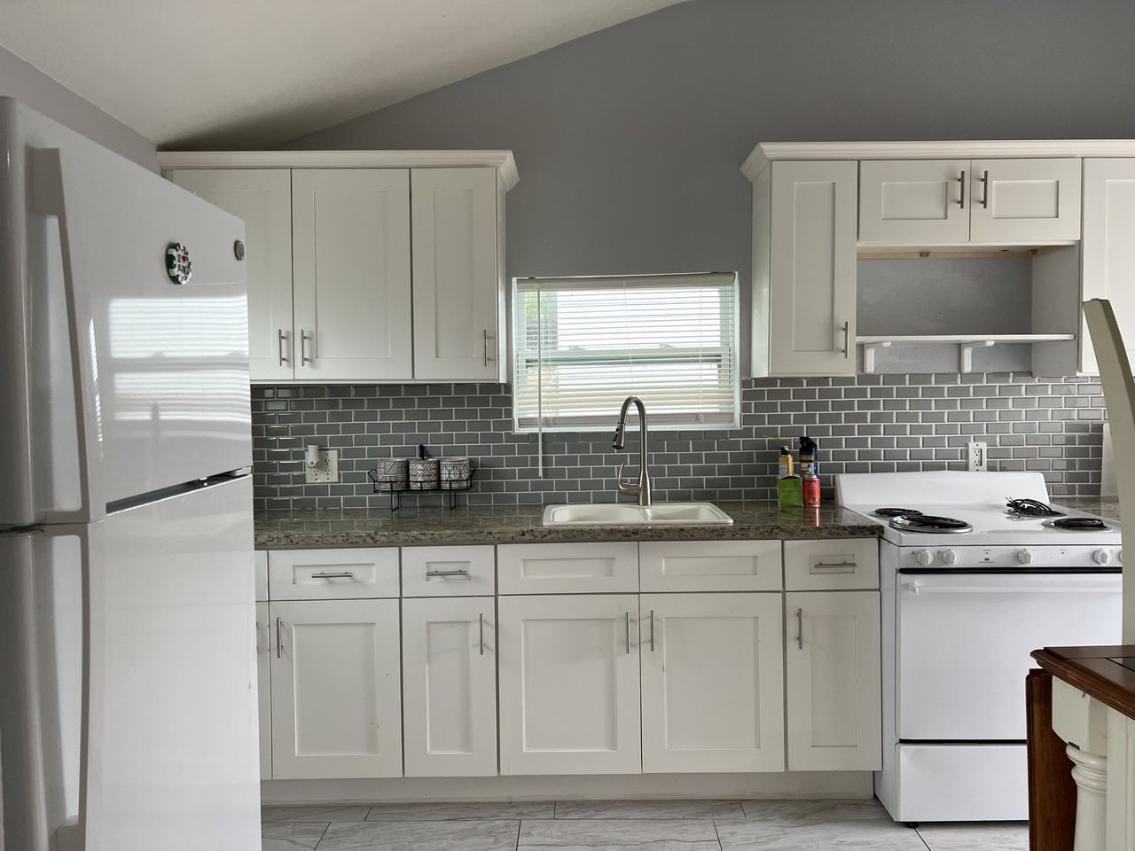 807 N Matanzas Ave #1 - Photo 4 of 15