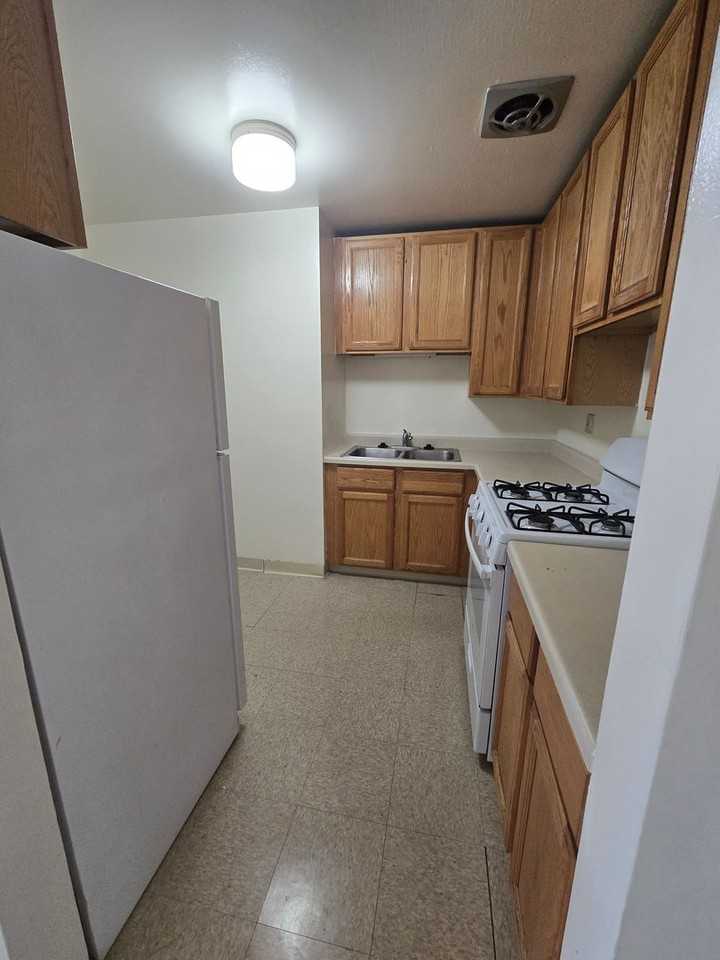 Mulford Park Apartments - Photo 3 of 9