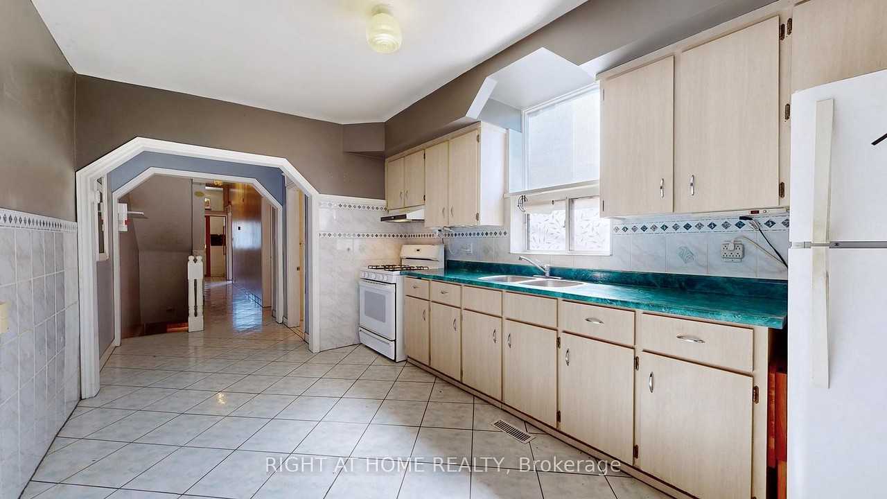 66 Gladstone Avenue #Main - Photo 2 of 19