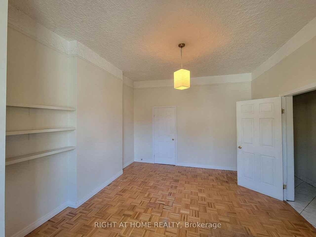 66 Gladstone Avenue #Main - Photo 5 of 19