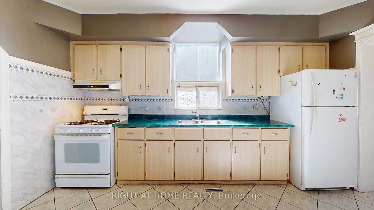 66 Gladstone Avenue #Main - Photo 4 of 19