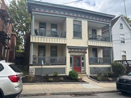 featured image of 2370 Flora St
