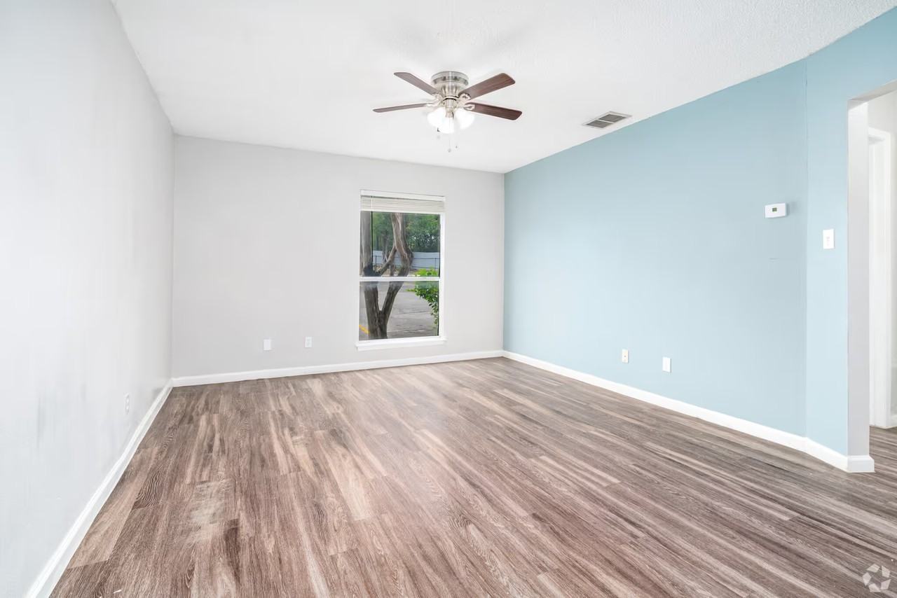 Top Location! Right in the heart of beautiful downtown Boerne! - Photo 5 of 13