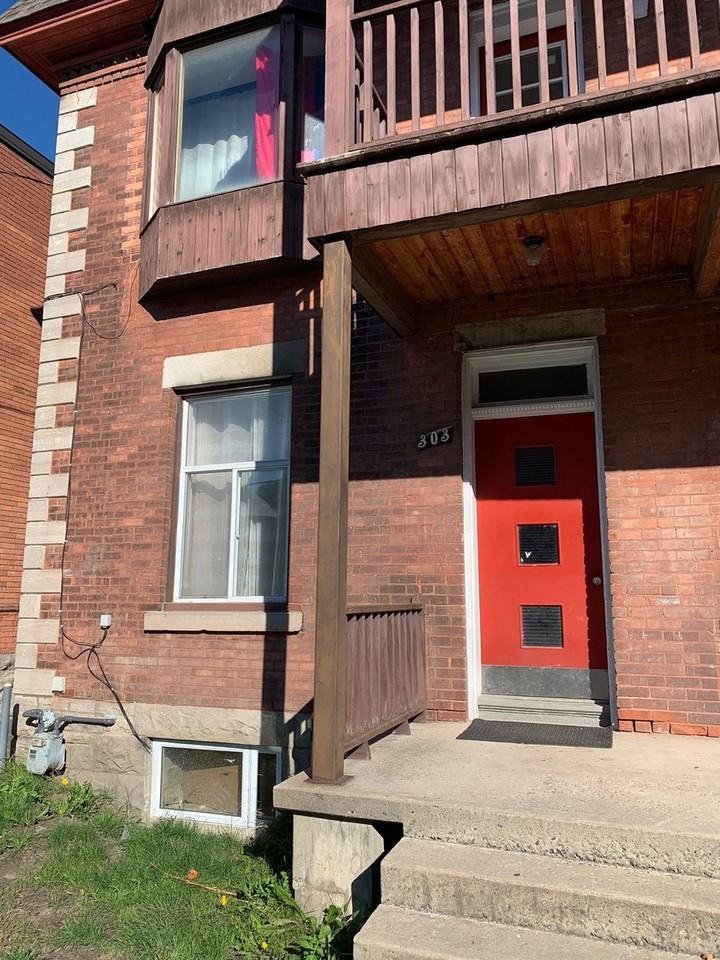 303 Somerset St E - Photo 3 of 9