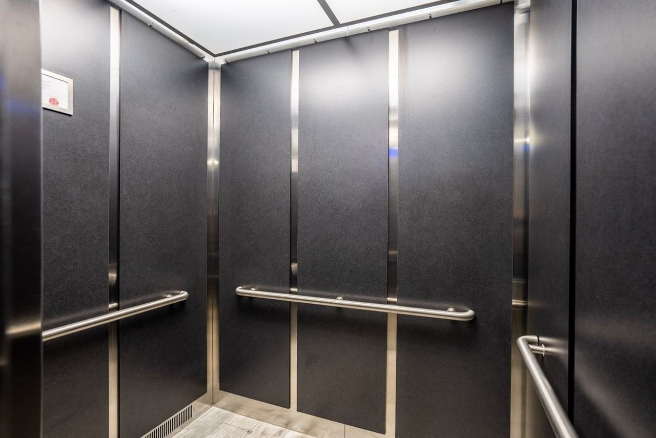 1182 Cardinal Crt - Photo 5 of 32