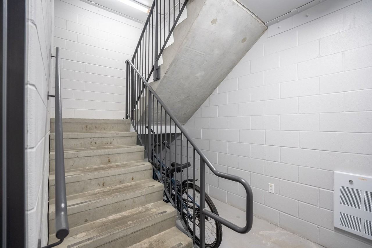 1182 Cardinal Crt - Photo 7 of 32