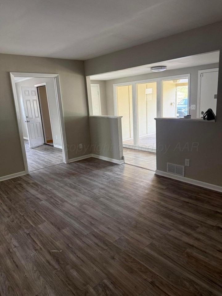 1802 Lawson Ln - Photo 2 of 21