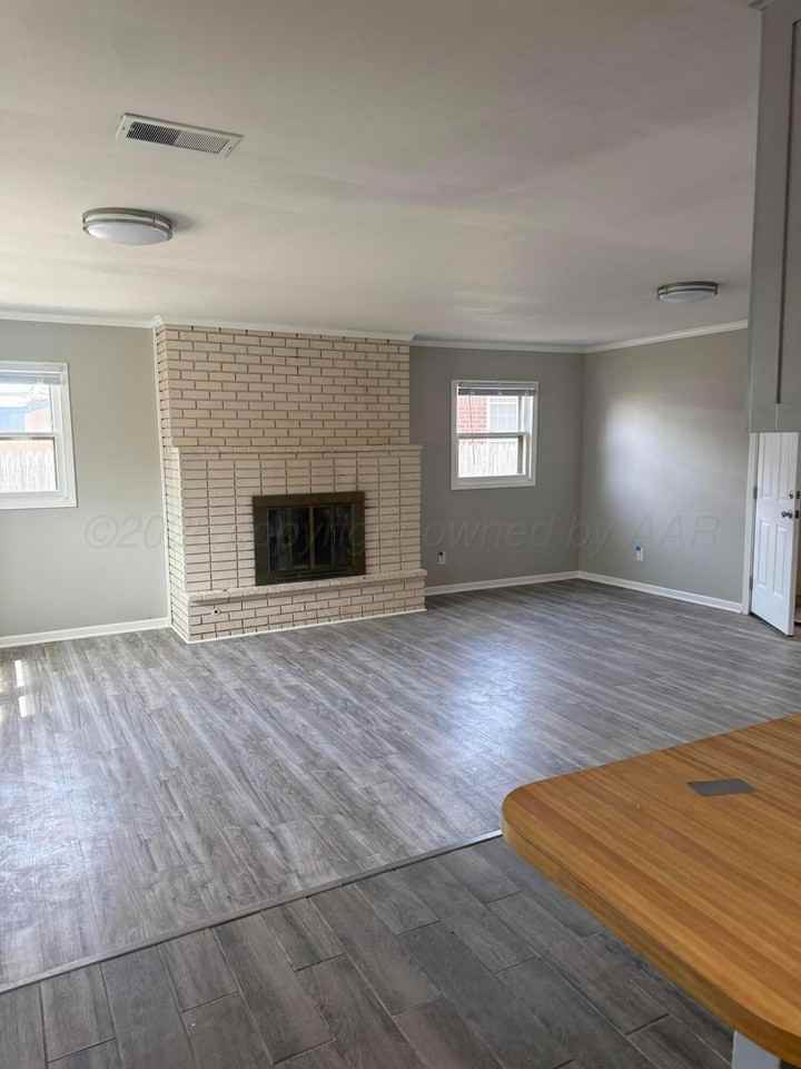 1802 Lawson Ln - Photo 5 of 21