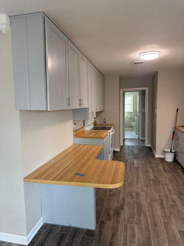 1802 Lawson Ln - Photo 7 of 21