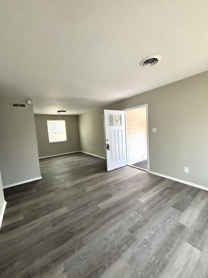 1282 Crosland Dr Ne - Photo 3 of 12