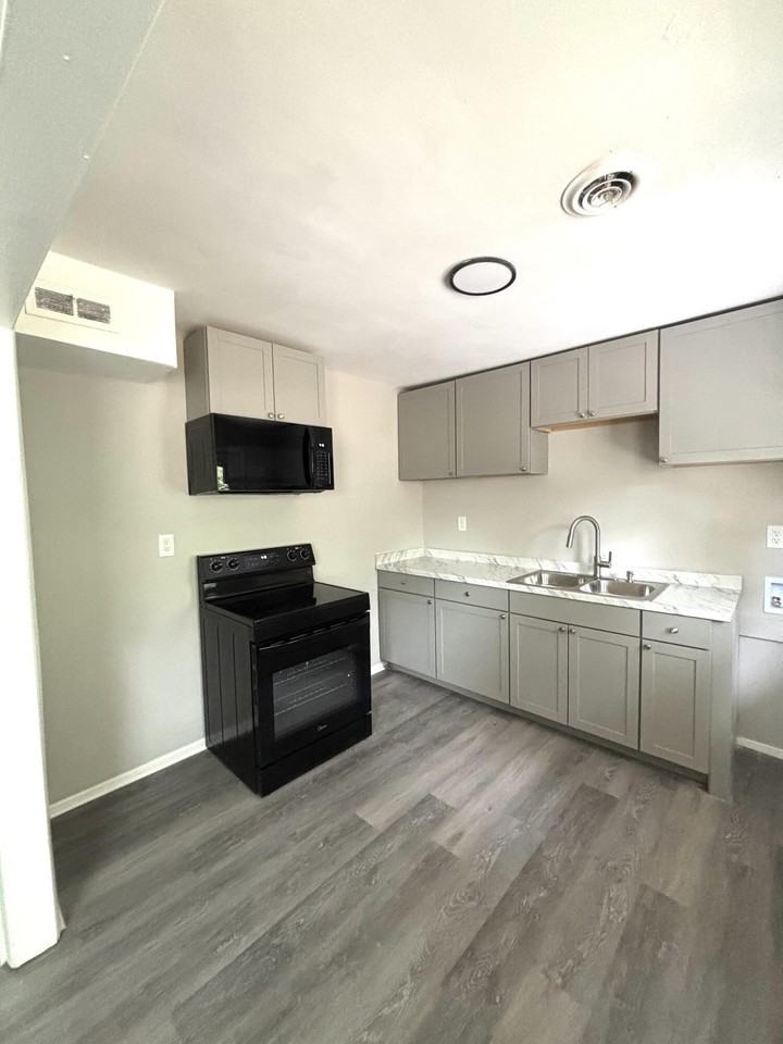 1282 Crosland Dr Ne - Photo 5 of 12