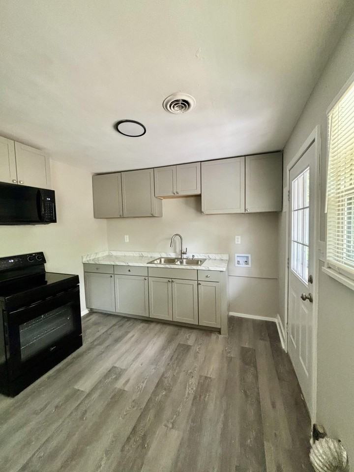 1282 Crosland Dr Ne - Photo 6 of 12