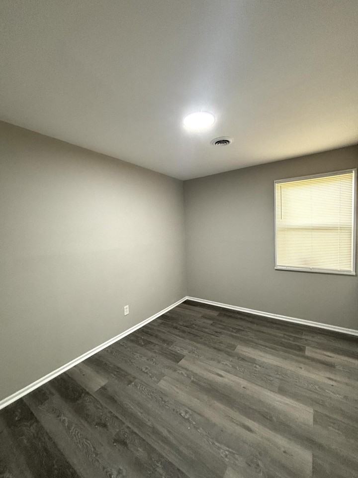 1282 Crosland Dr Ne - Photo 7 of 12