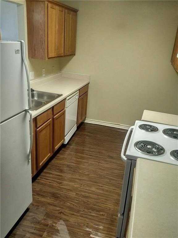 252 Graystone Cir - Photo 3 of 6