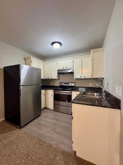 944 N Storer Ave #18 - Photo 4 of 7
