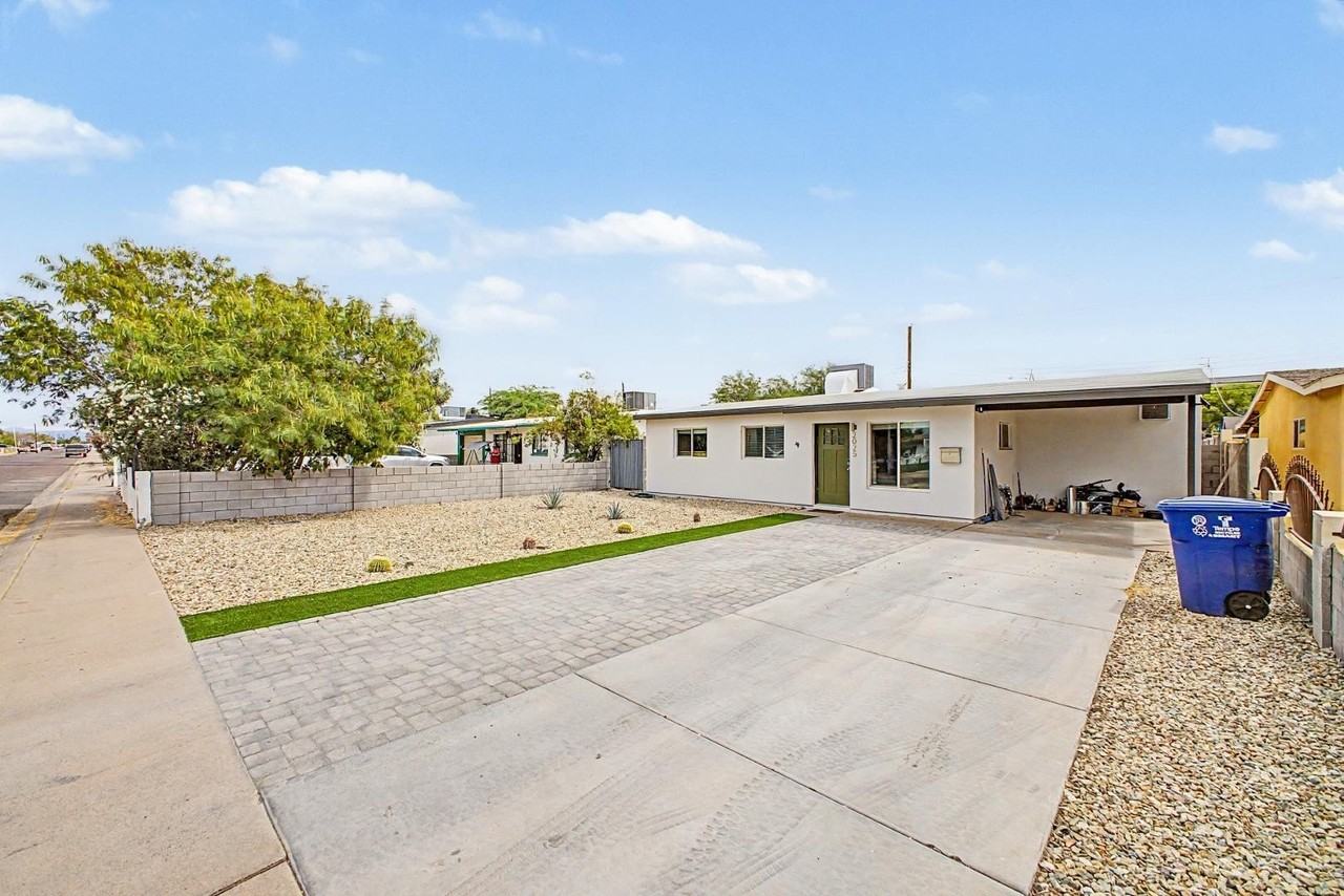 2025 E Howe Ave - Photo 4 of 24