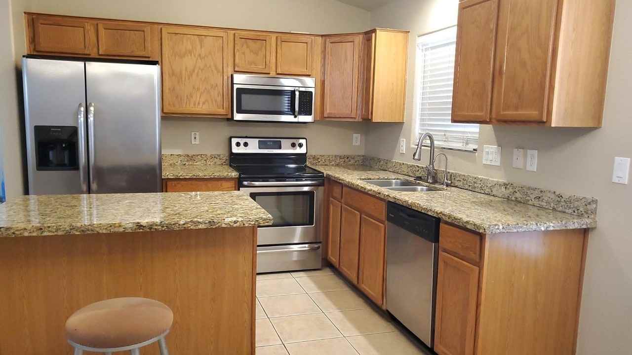 10970 W Sheridan St - Photo 7 of 33