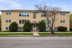 featured image of 5834 W Montrose Ave #1S