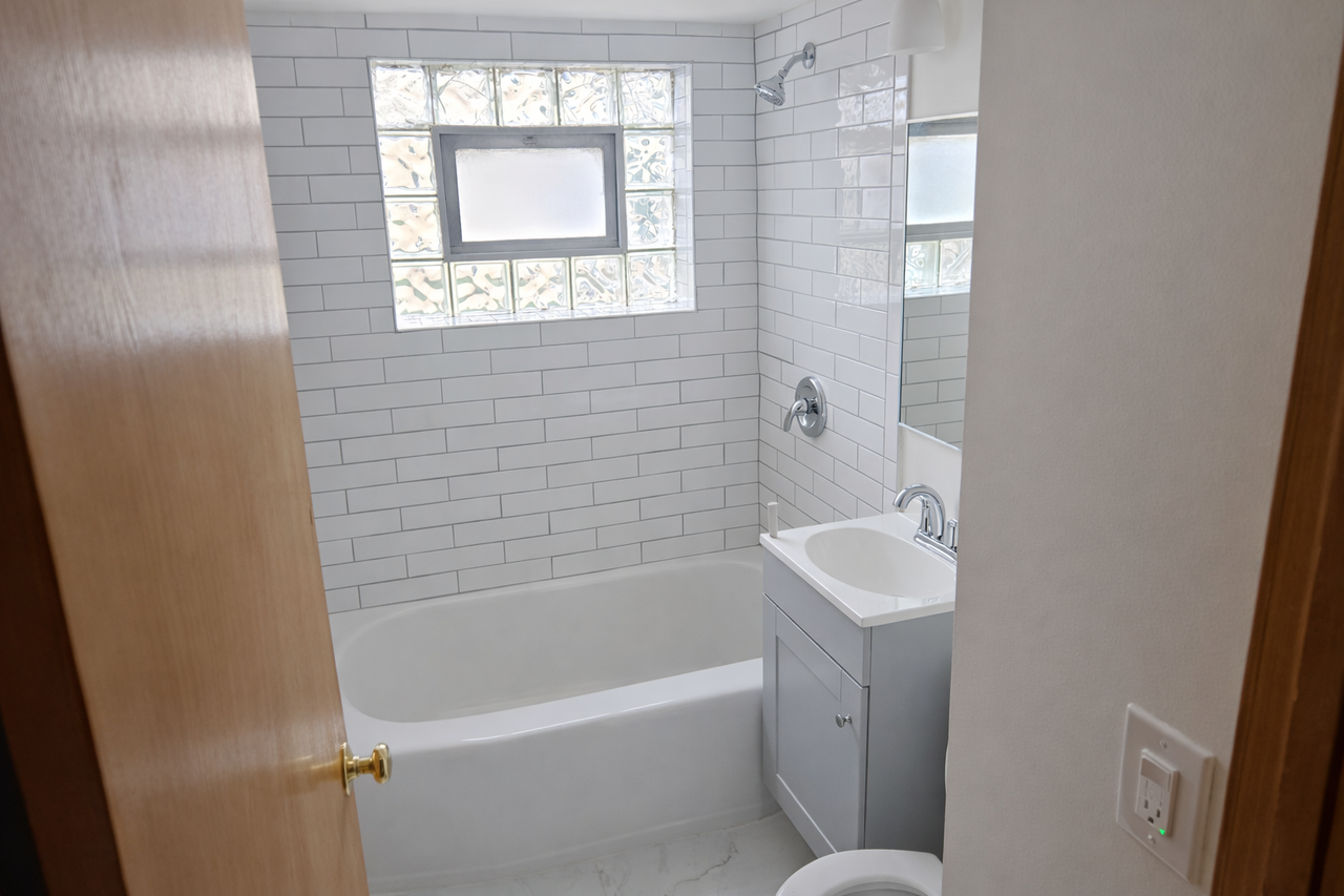 5834 W Montrose Ave #1S - Photo 4 of 10