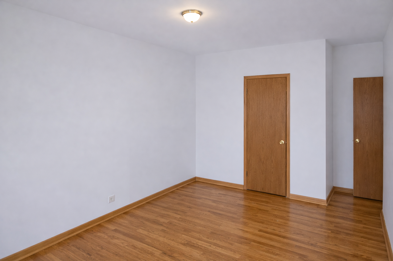 1934 E 74th St #302 - Photo 3 of 7