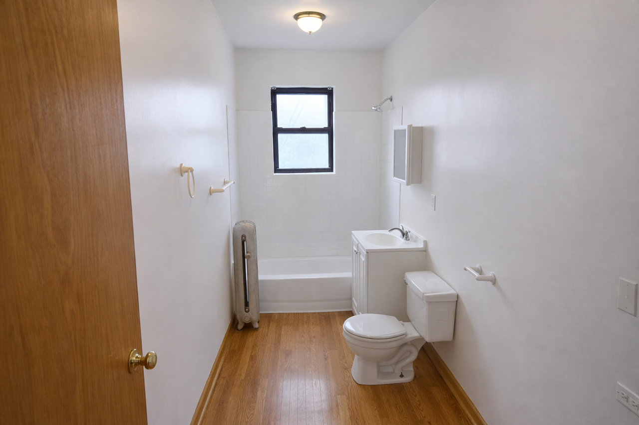 1934 E 74th St #302 - Photo 5 of 7