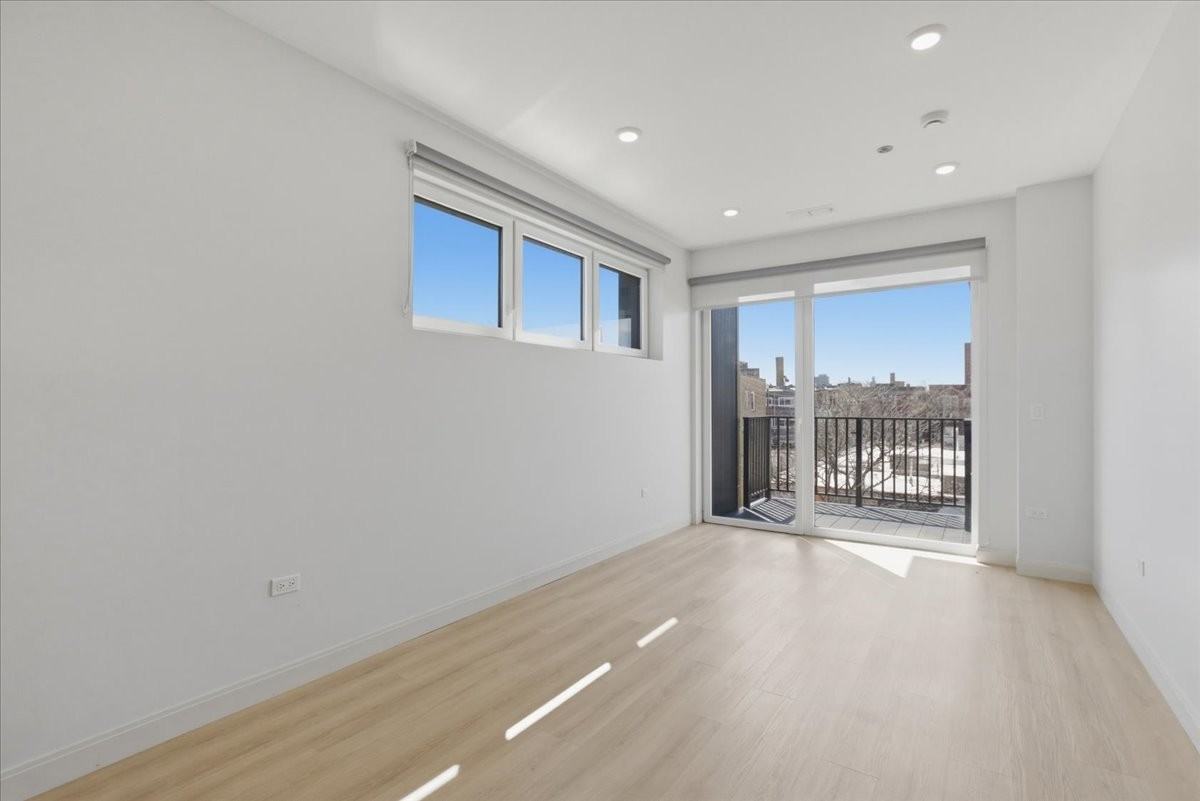 948 W Sunnyside Ave #303 - Photo 5 of 18