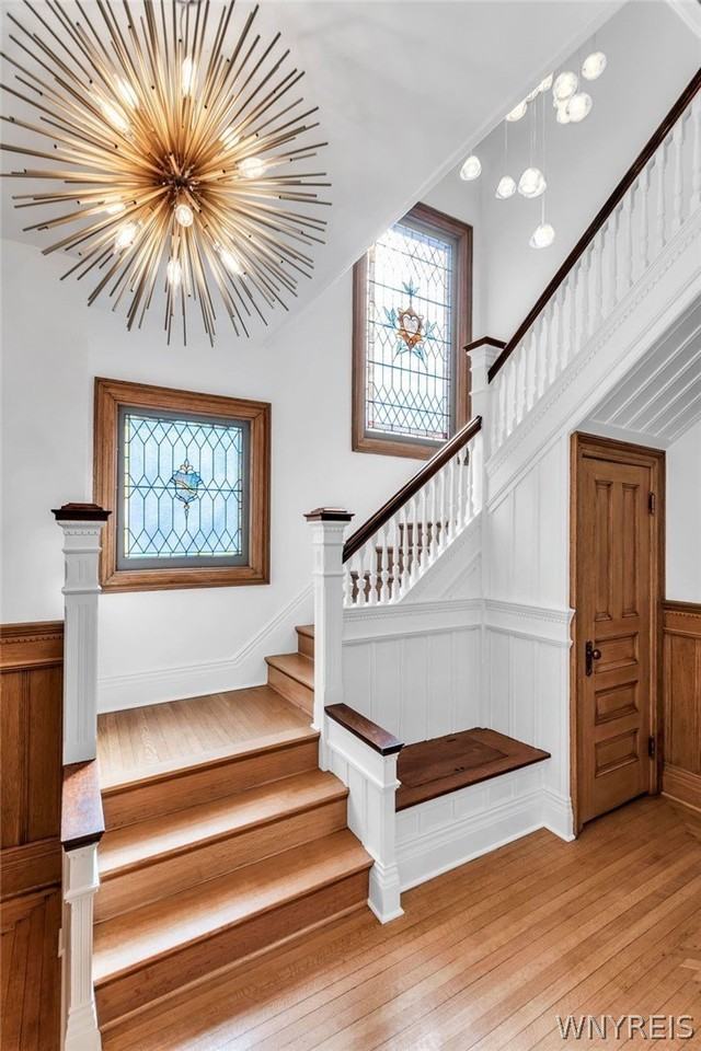 887 W Ferry St - Photo 3 of 38