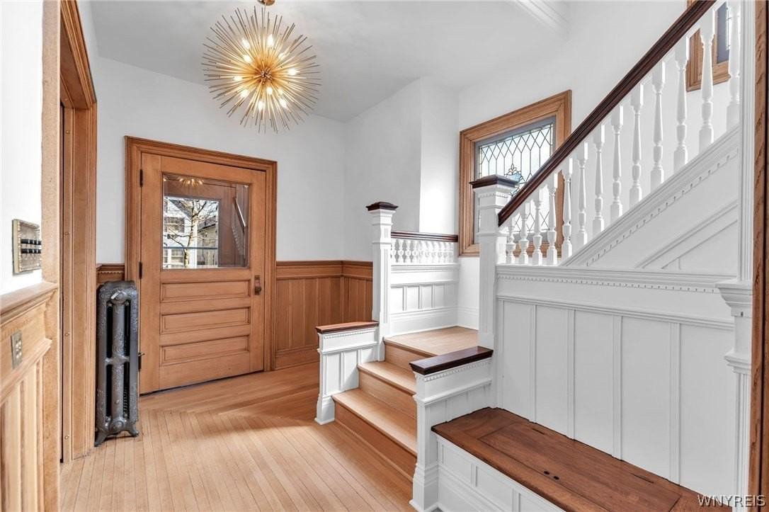 887 W Ferry St - Photo 4 of 38