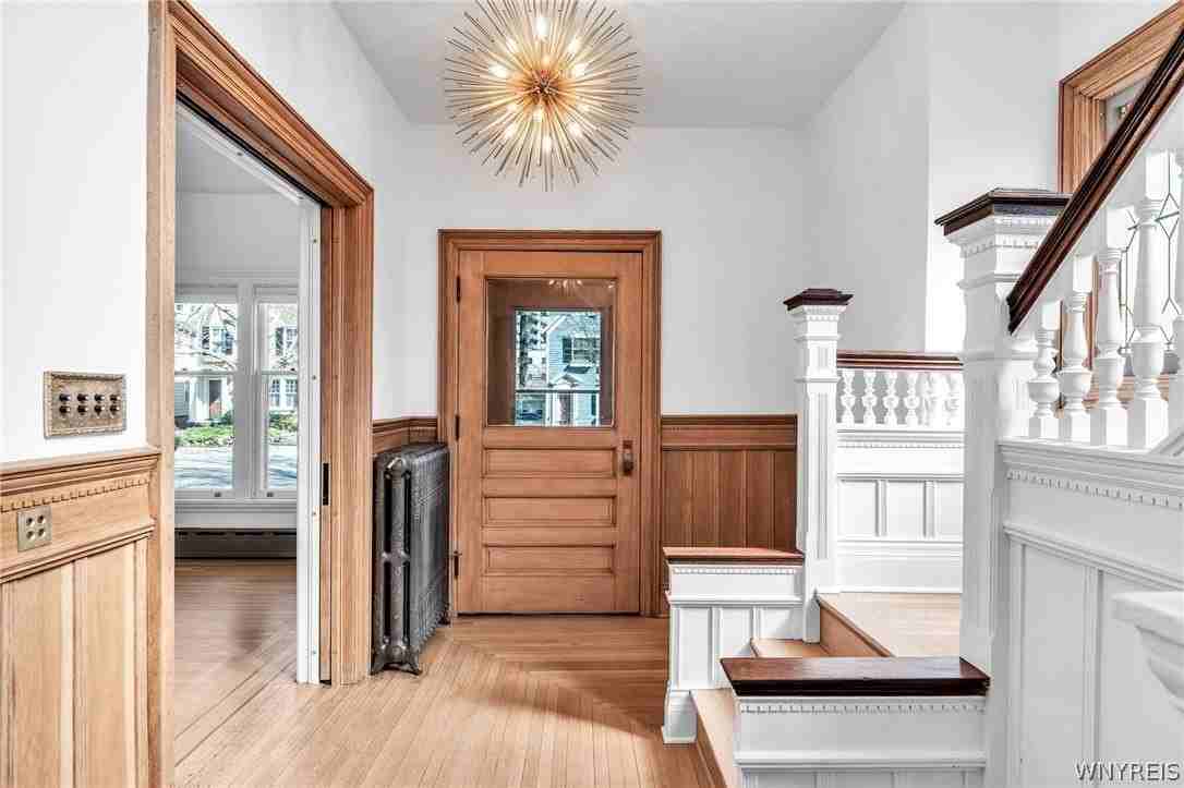 887 W Ferry St - Photo 5 of 38