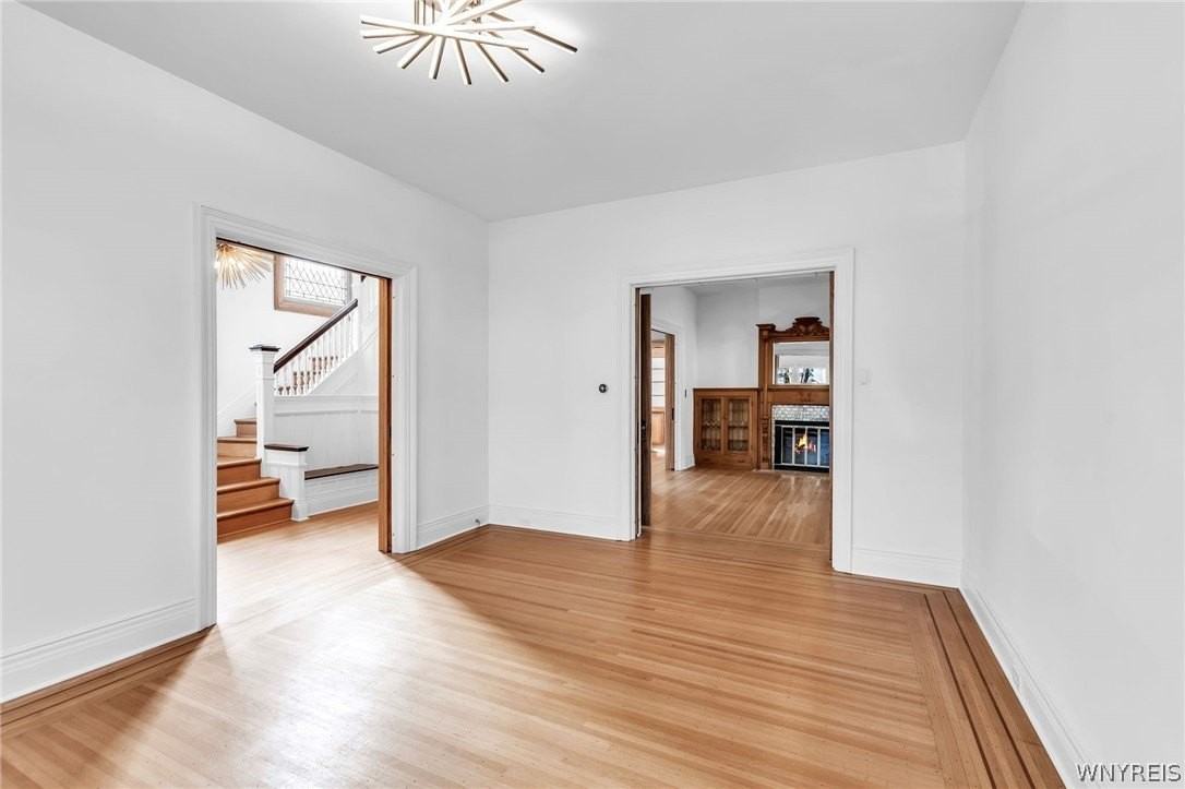 887 W Ferry St - Photo 7 of 38