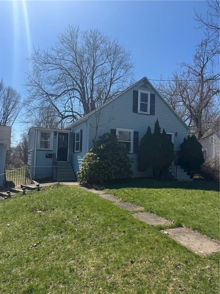 70 Summit St - Photo 2 of 18