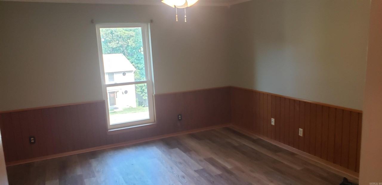 619 Parkway Place Dr - Photo 3 of 9