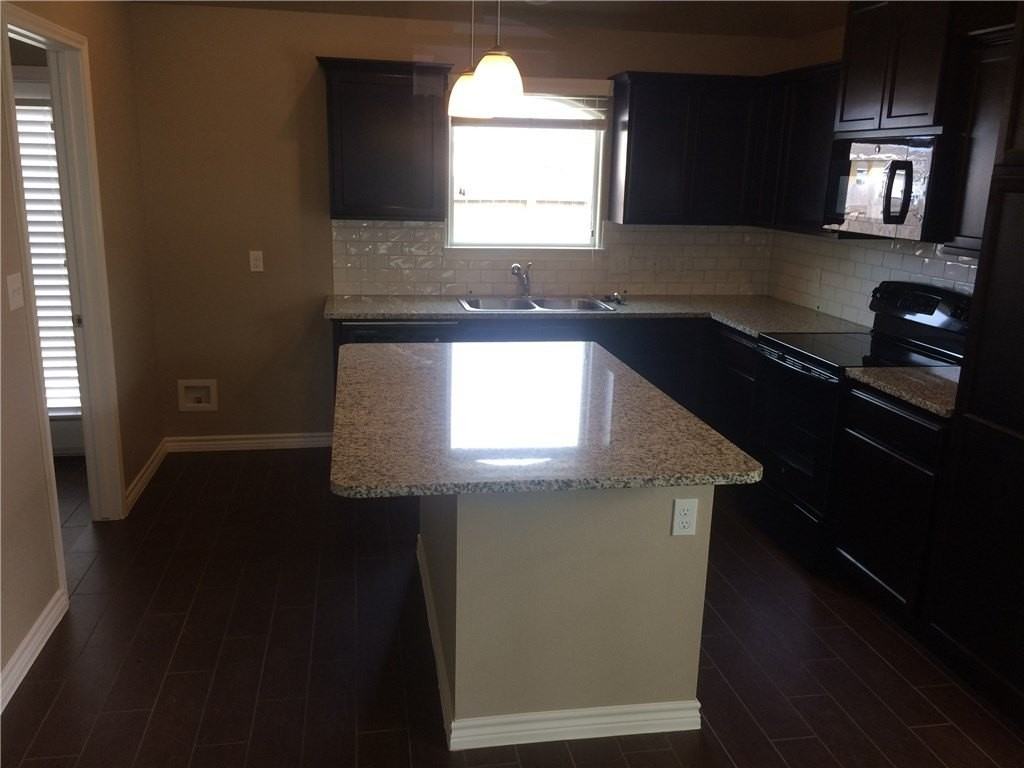 3705 Southlake Park Ln - Photo 3 of 14