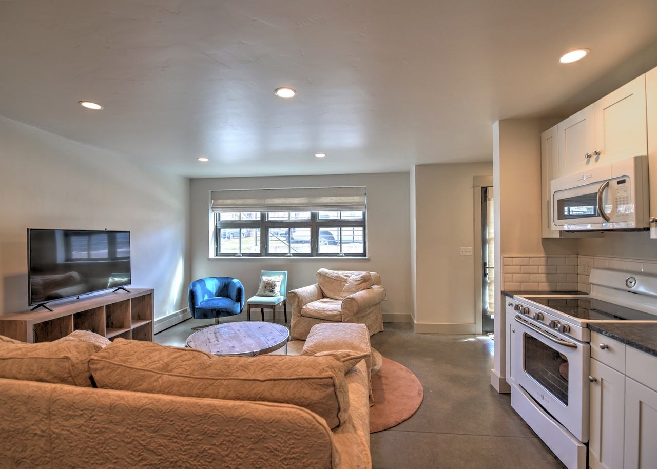 201 N Black Ave #B - Photo 6 of 11