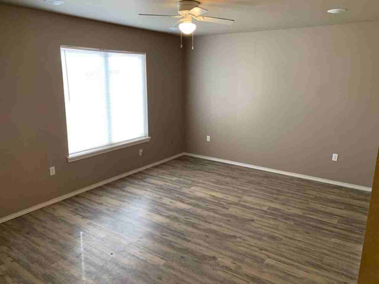 3611 E 3rd Pl - Photo 3 of 8