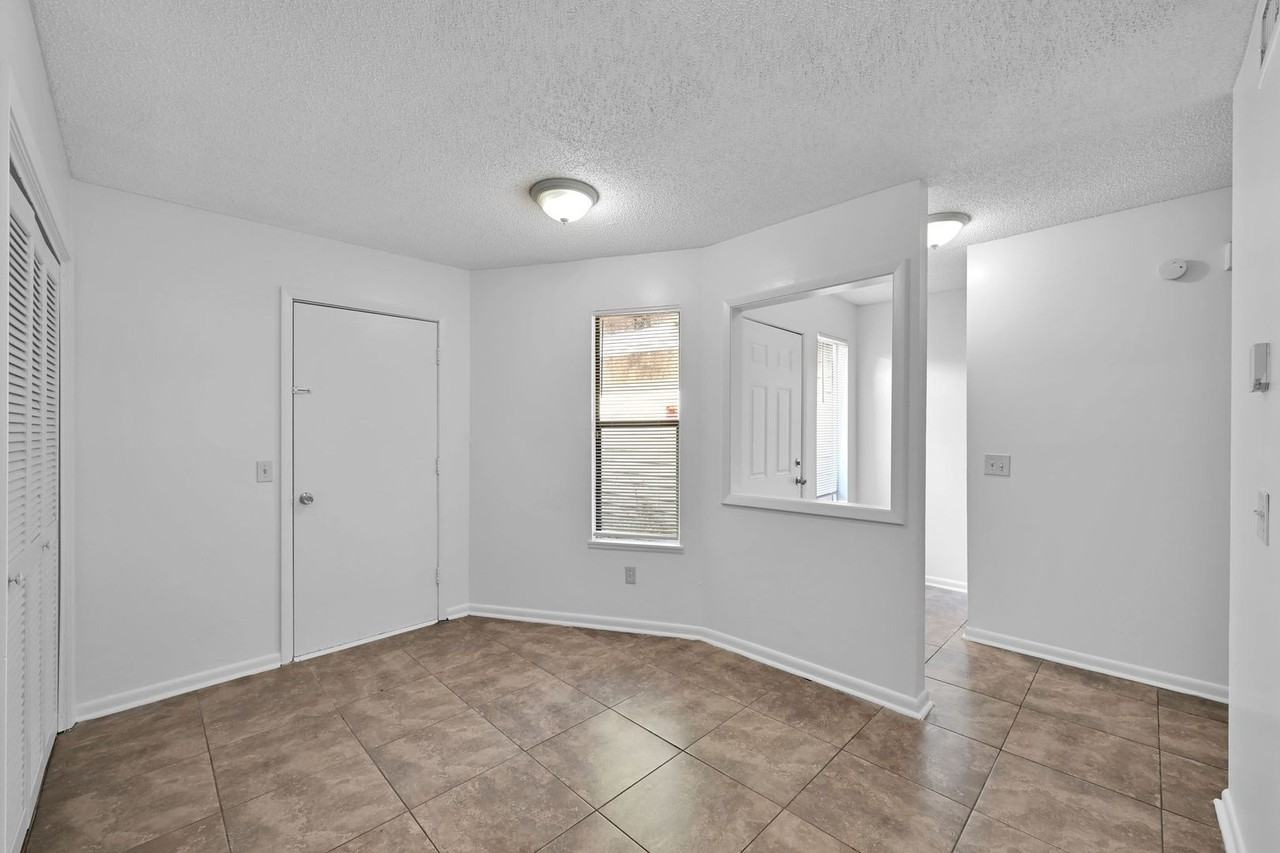 4317 Windergate Ct - Photo 7 of 25